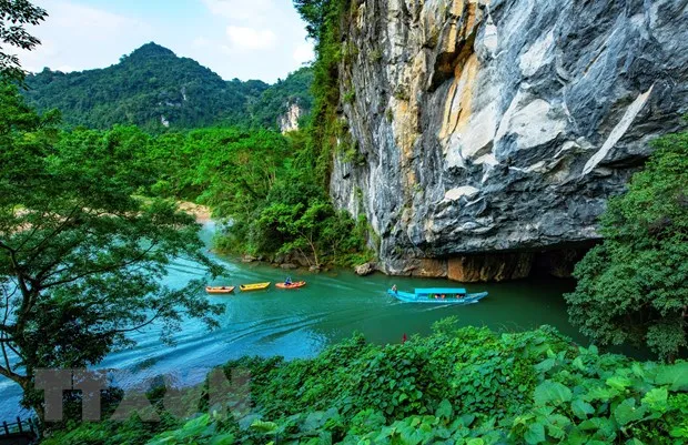 Tại Sao Du Lịch Khám Phá Thiên Nhiên Hoang Dã Lại Hấp Dẫn?